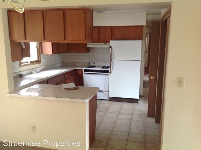 Building Photo - 3 br, 1.5 bath Apartment - 1456 W 3RD AVENUE