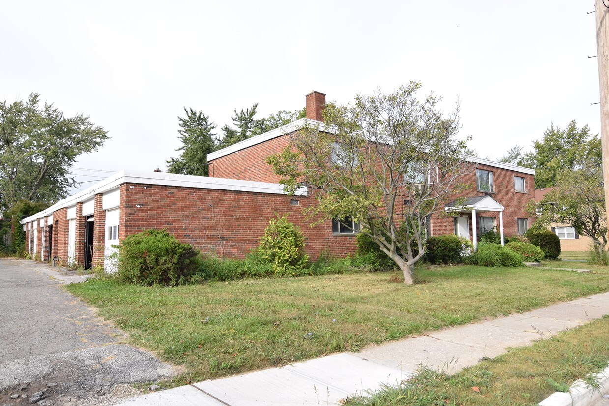 Main Photo - 2334 Noble Rd