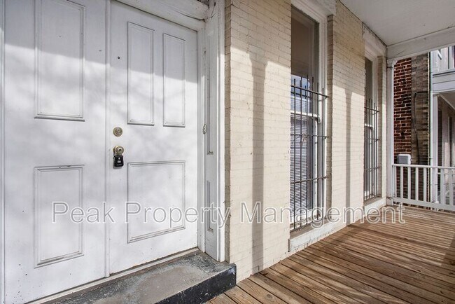 Building Photo - 516 W Clay St