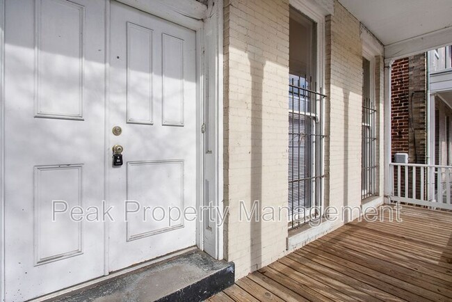 Building Photo - 516 W Clay St