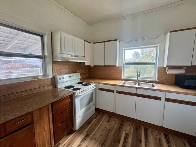 Building Photo - 15 S Hillsborough Ave