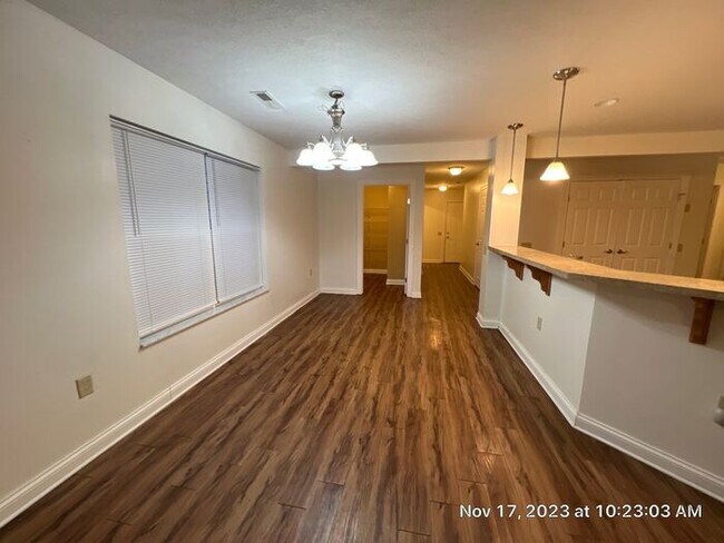Building Photo - Updated Ranch Home near Children's Hospital