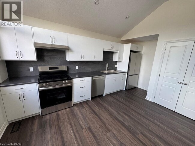 Building Photo - 15 Helena Feasby St