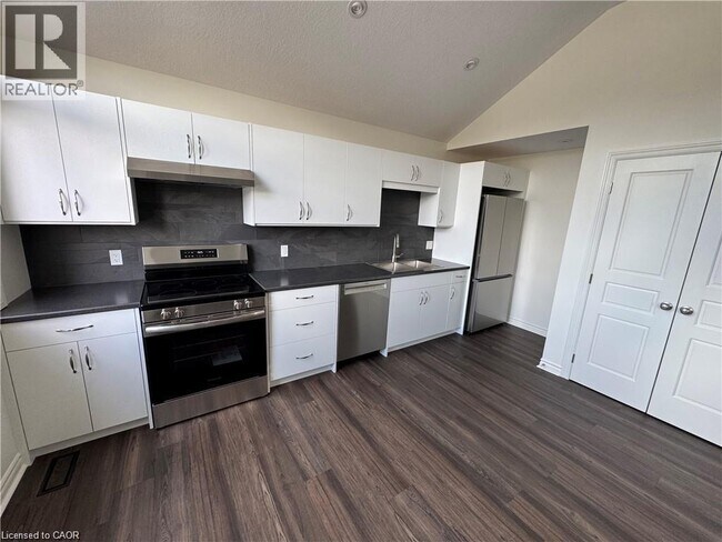 Photo du bâtiment - 15 Helena Feasby St