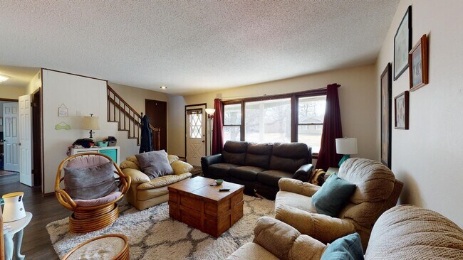 Foto del edificio - Available August 2026! 4 Bedroom Home close to Sawyer Elementary