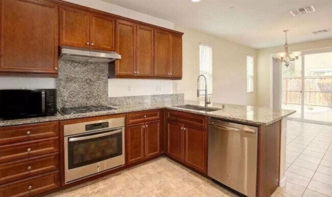 Building Photo - 3 br, 2.5 bath House - 2077 Camino Real Way