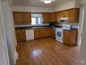 Building Photo - 602 8th Ave W