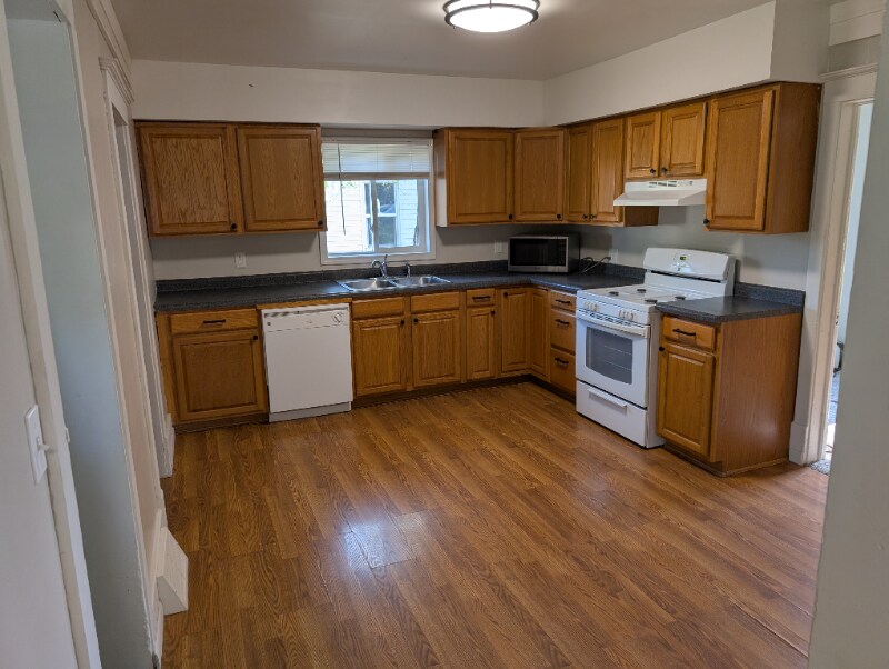 Foto principal - 602 8th Ave W