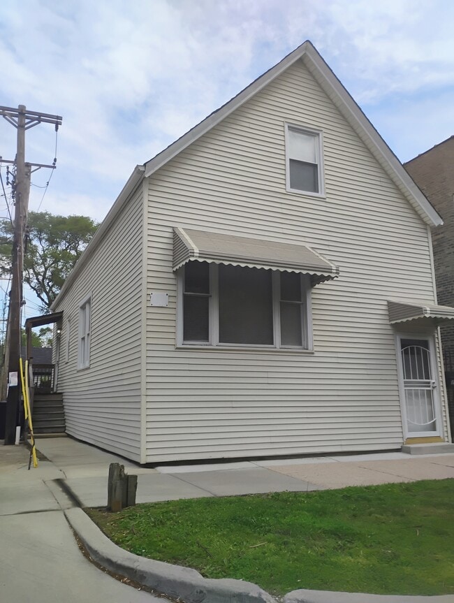 Building Photo - 1910 W 61st St
