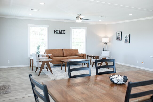 Foto del edificio - 6105 E McKinney St