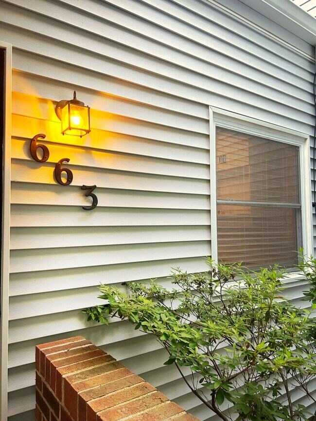 Building Photo - 663 Hiddenwood Ct