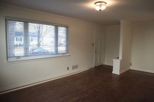 Building Photo - 6407 Kensington Ave