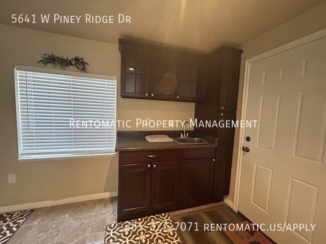 Building Photo - 5641 Piney Ridge Dr