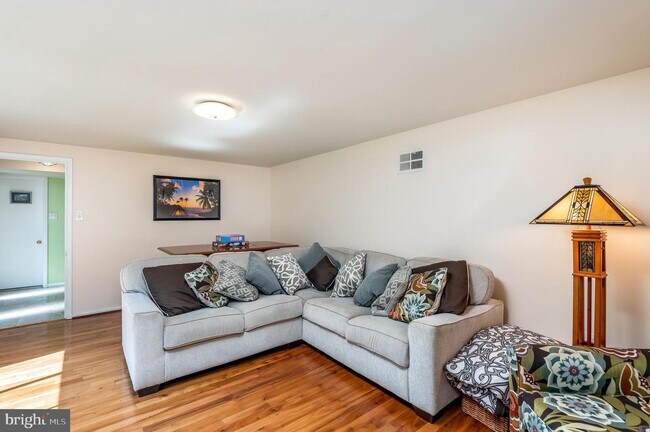 Building Photo - 6914 Rosemont Dr