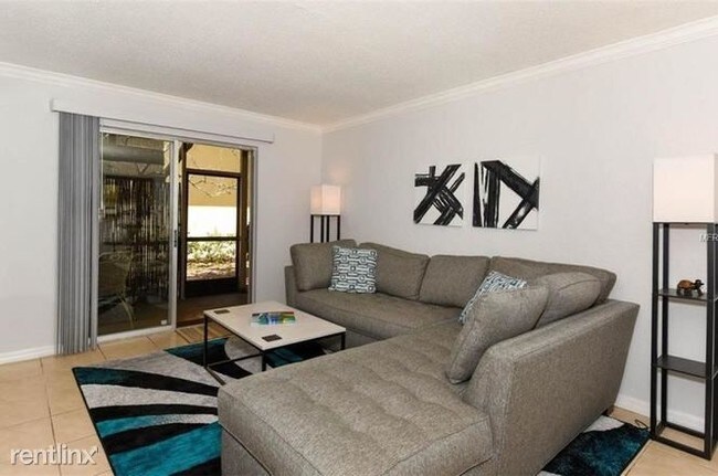 Building Photo - 966 La Costa Cir