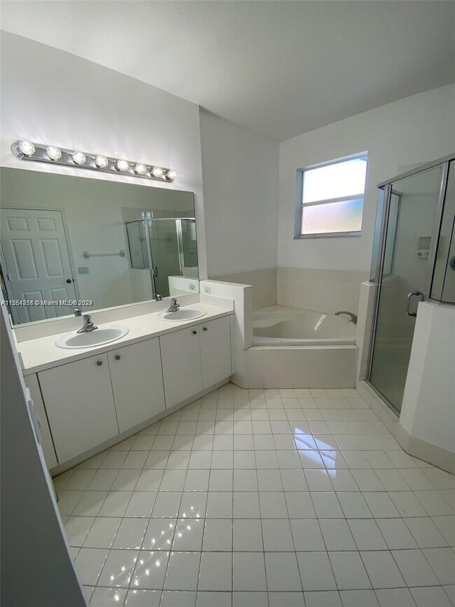 Foto del edificio - 22243 SW 93rd Ct