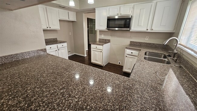 Building Photo - 18015 Autumn Hills Dr