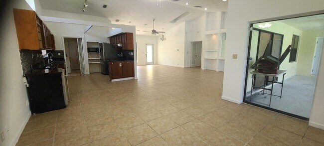 Foto del edificio - 14616 Autumn Ave