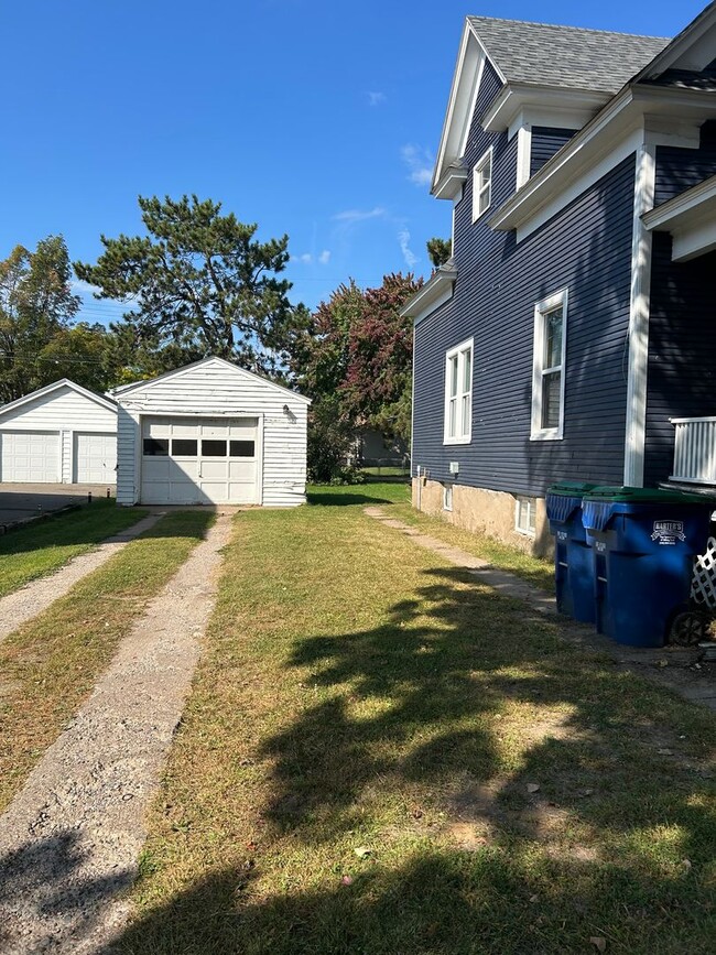 Building Photo - 1126 S 4th Ave