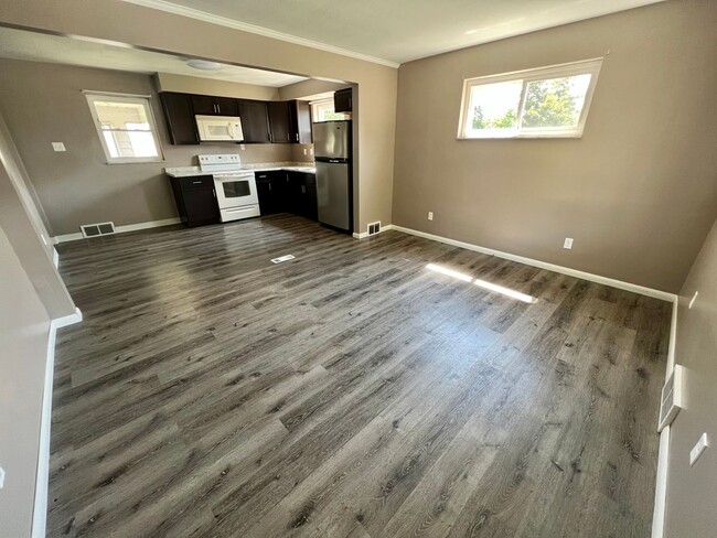 Building Photo - Newly Updated! 1 Bedroom 1 Bathroom Home -...