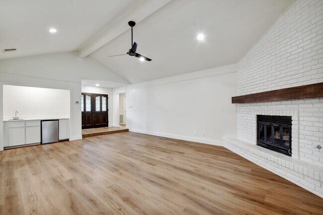 Building Photo - 4 Valley View Ln