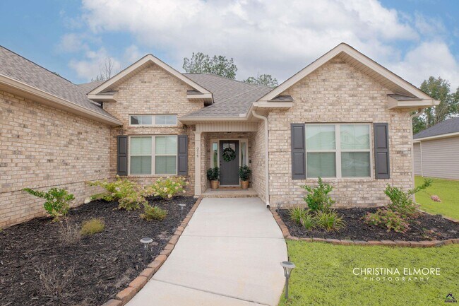 Foto del edificio - 214 Creek Ridge Dr