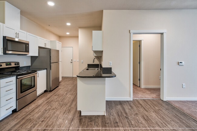 Santa Cruz 2x2 Kitchen - Four Seasons Central