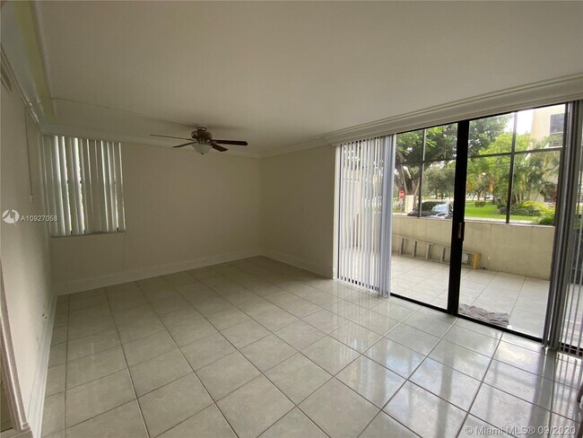 Building Photo - 20300 W Country Club Dr