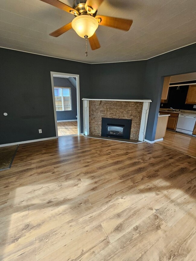 Building Photo - 2206001