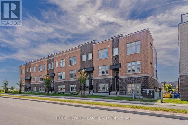 Building Photo - 1466 Hemlock Rd