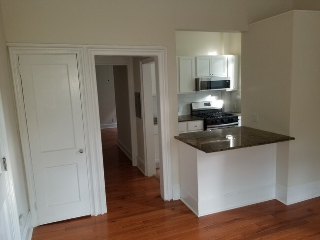 Vista del pasillo.Encimera de cocina - 412 W Chelten Ave