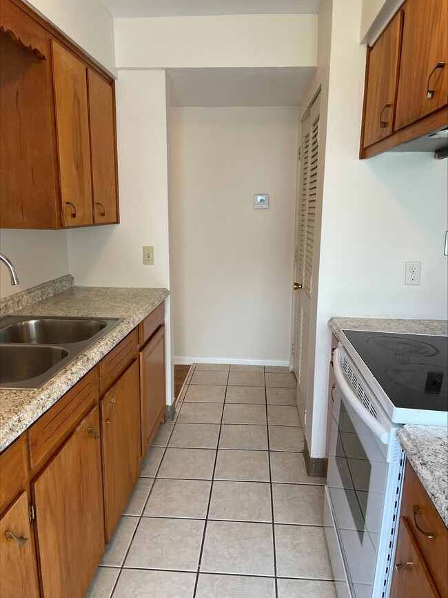 Building Photo - 1746 Cromwell Dr