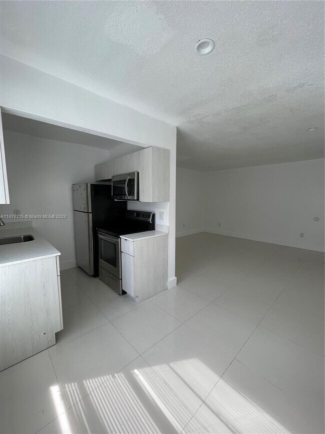 Foto del edificio - 552 NE 61st St