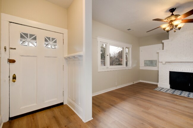 Foto del edificio - 323 13th St NW