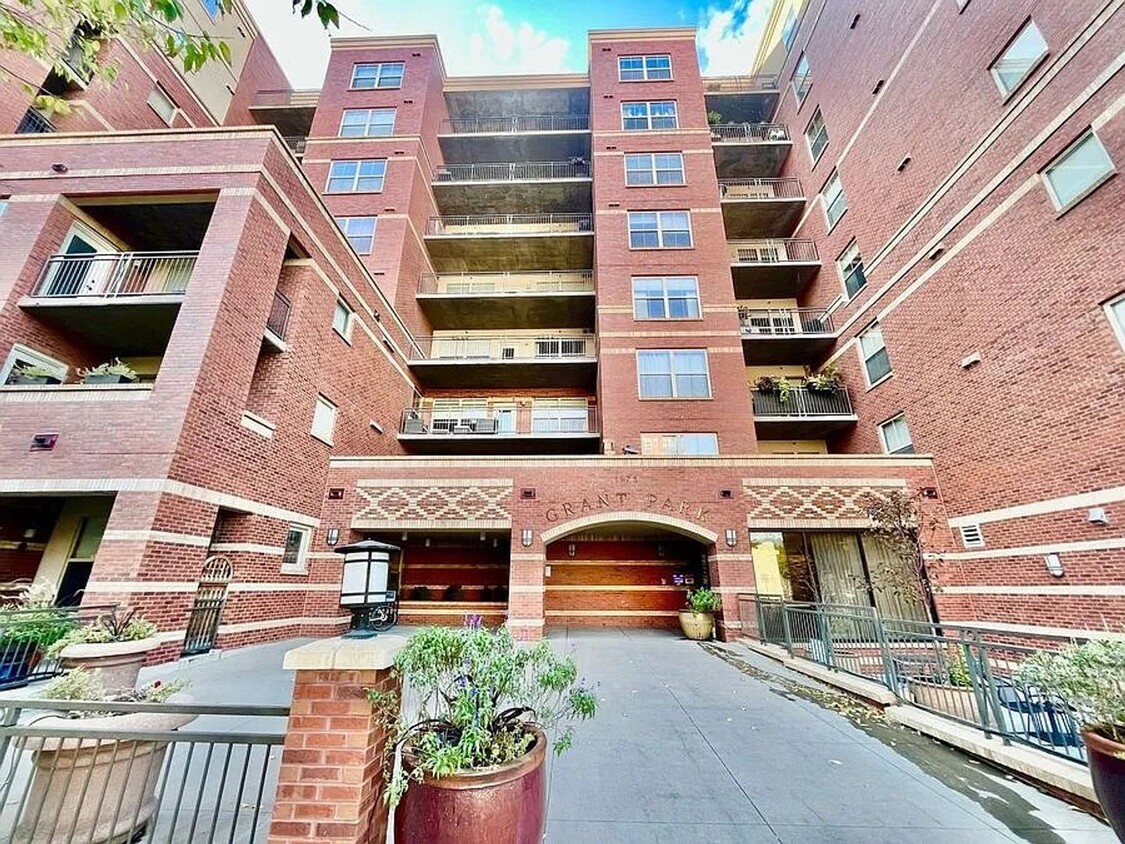 Foto principal - 1 bedroom Condo with 1 bath in Denver