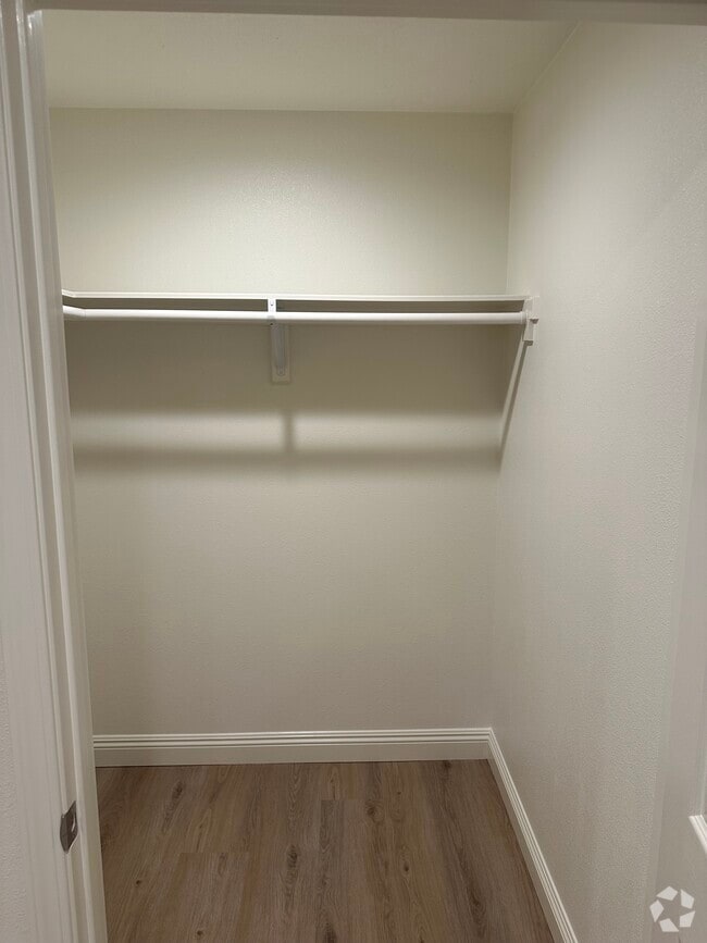 Building Photo - 1711 Firethorne Plz