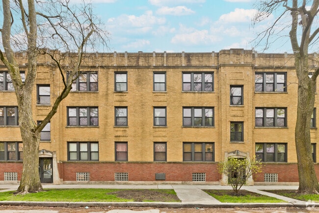 Building Photo - 2723 W Wellington Ave