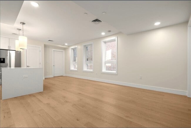 Building Photo - 301 Border St