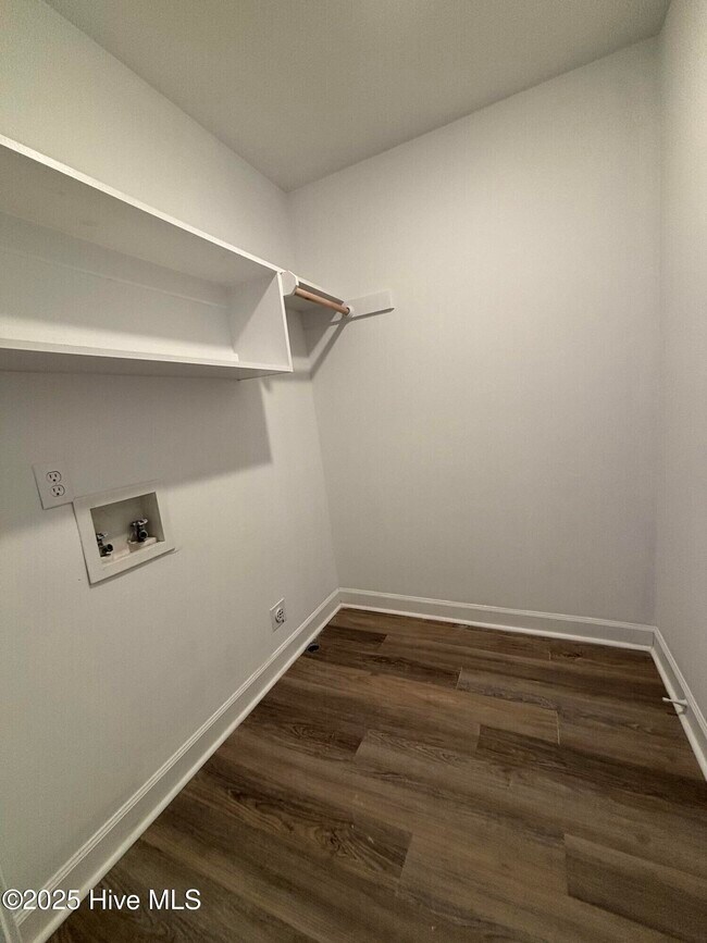 Foto del edificio - 2623 Rosewood Dr