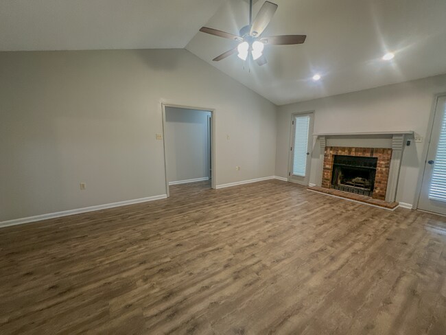 Foto del edificio - 2224 S Sherwood Dr