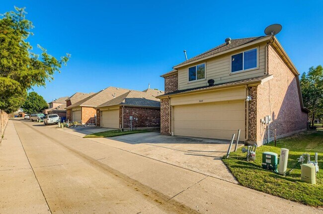 Foto del edificio - 9440 Park Garden Dr