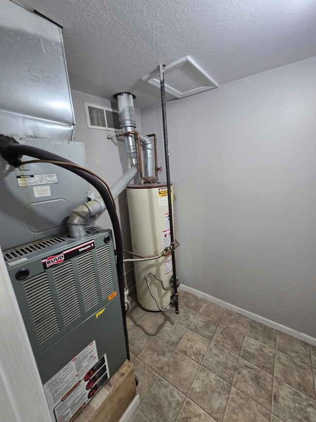 Foto del edificio - 106-108 Albany Dr.