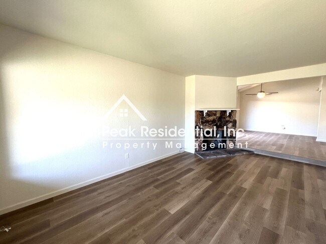 Building Photo - 2 br, 1 bath House - 2437 Wurth Ct
