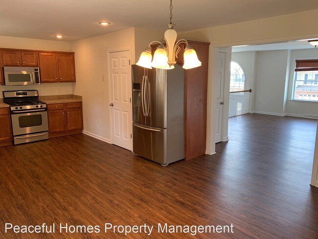 Building Photo - 3 br, 2.5 bath House - 444 Hillside Dr