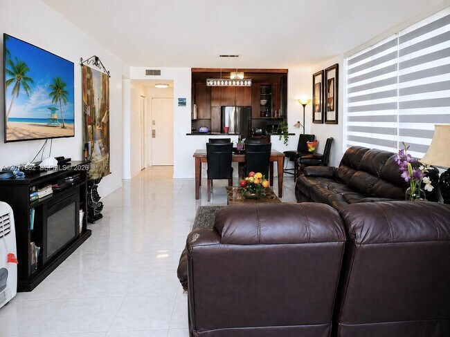 Building Photo - 3505 S Ocean Dr