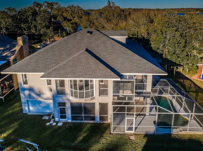 Foto del edificio - 128 Lake Shore Dr N