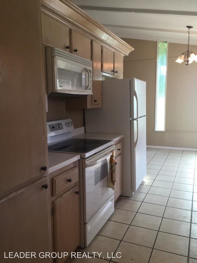 Building Photo - 4 br, 2.5 bath House - 1521 Pineywood Drive