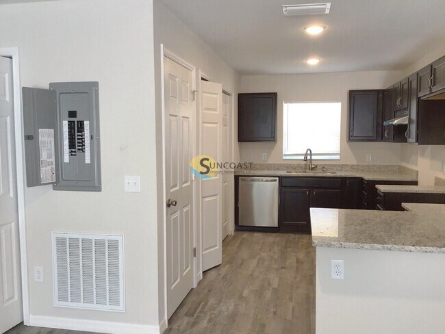 Foto del edificio - The Perfect Rental! Stylish 2BR/2BA Duplex...
