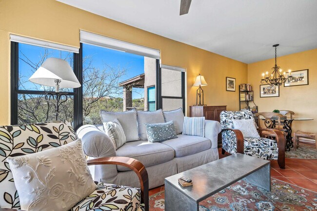 Foto del edificio - 6655 N Canyon Crest Dr