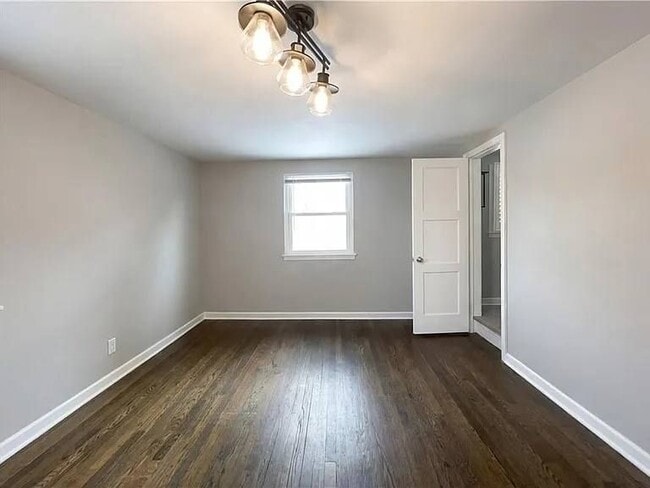 Foto del edificio - 715 E 72 Terrace